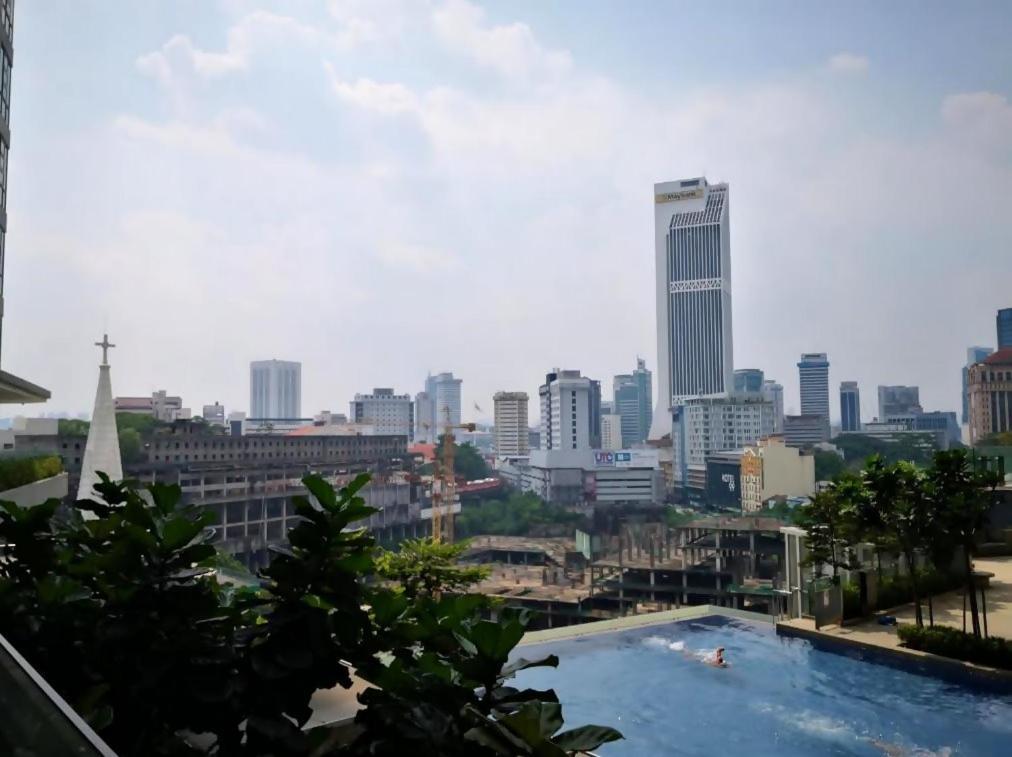 Pangsapuri Pool World At Robertson