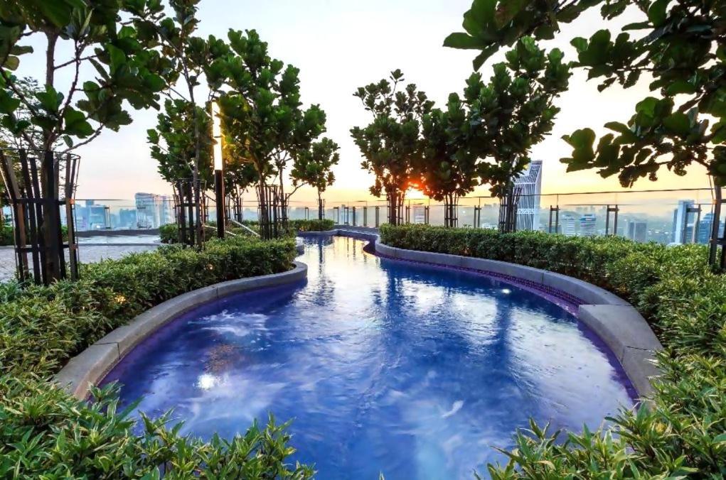 Pangsapuri Pool World At Robertson